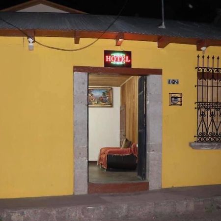 Hotel Del Ferrocarril كويتزالتنانغو المظهر الخارجي الصورة