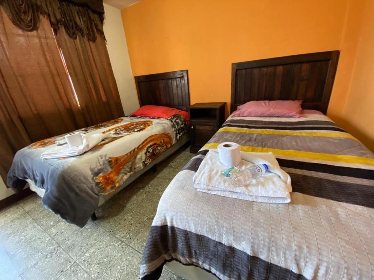 Hotel Del Ferrocarril كويتزالتنانغو المظهر الخارجي الصورة